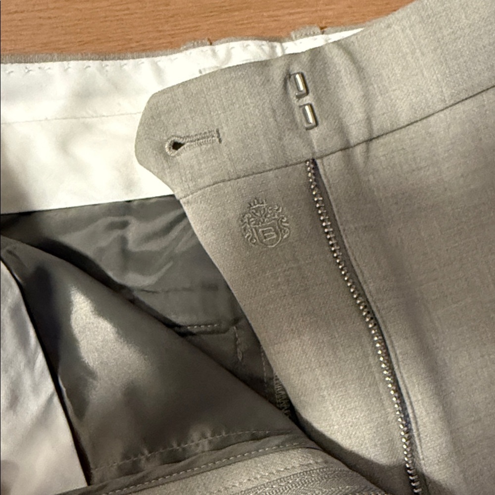 Light Grey Babaton Agency pants from Aritzia A NWOT - Picture 4 of 6